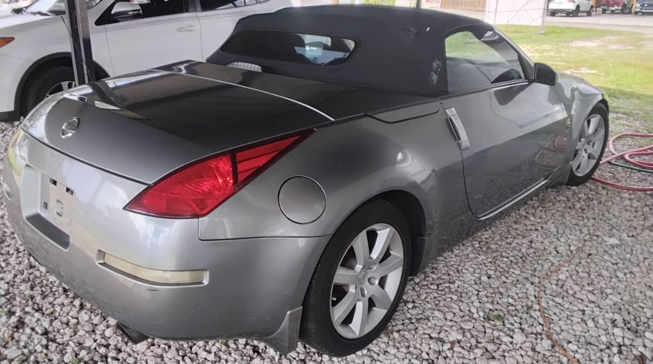 2004 Nissan 350Z photo 2